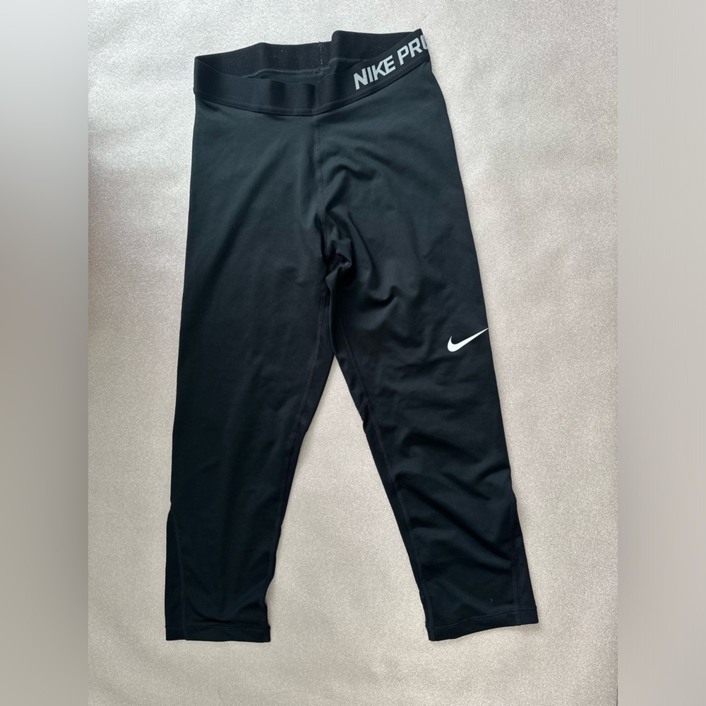 Nike Pro capri leggings size M